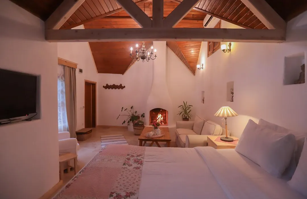 Tranquilla River Lodge (Adults Only)-1